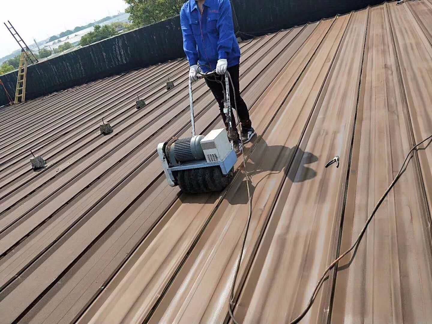 水性漆噴彩鋼瓦好嗎？彩鋼瓦翻新不能只注意價格